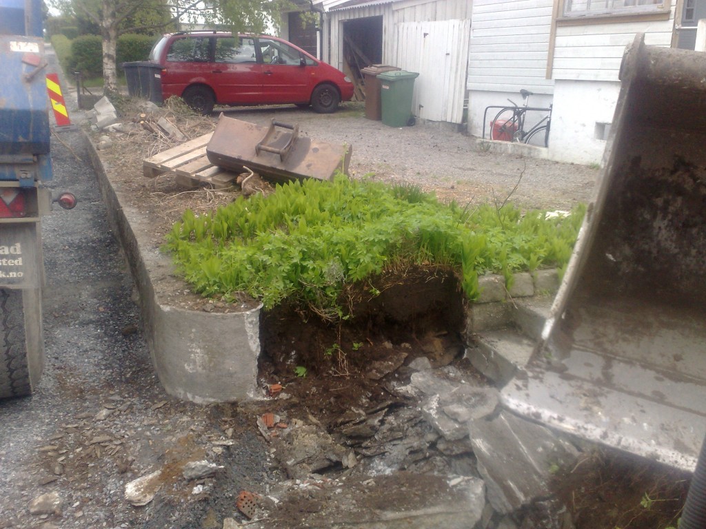 utgravd hjørne på hagen