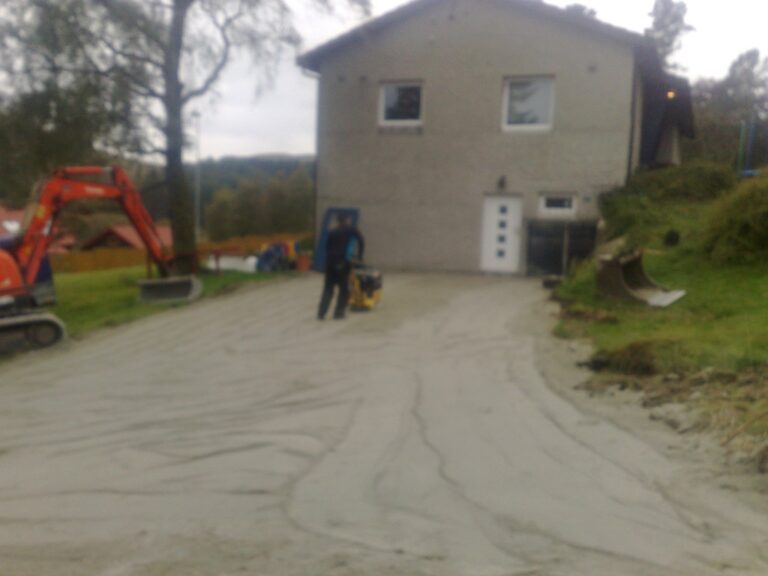 innkjørsel med våt sement