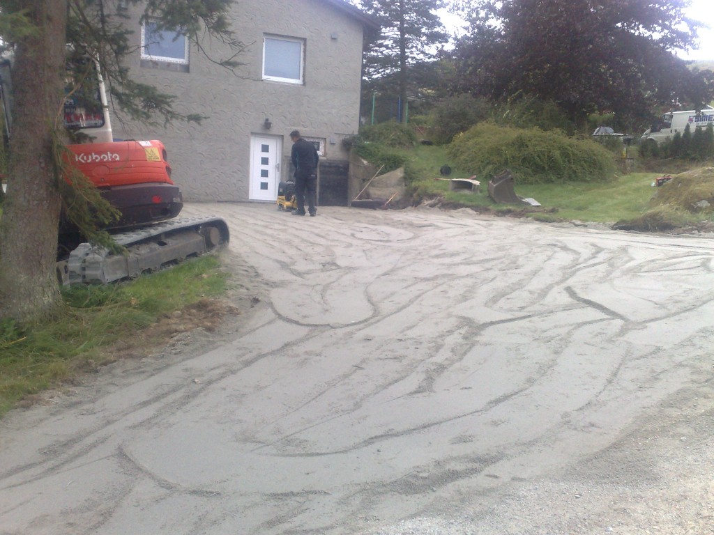innkjørsel med våt sement